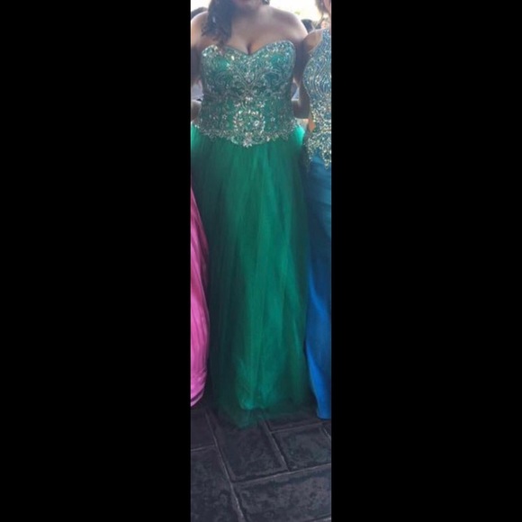 Prom dress - Picture 4 of 5
